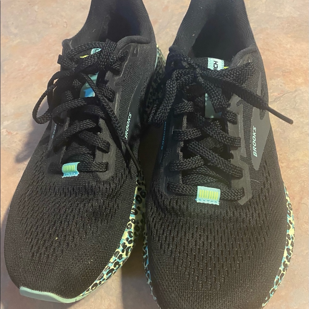 BROOKS LAUNCH 8 BLACK RUNNING SHOES - Picture 2 of 8